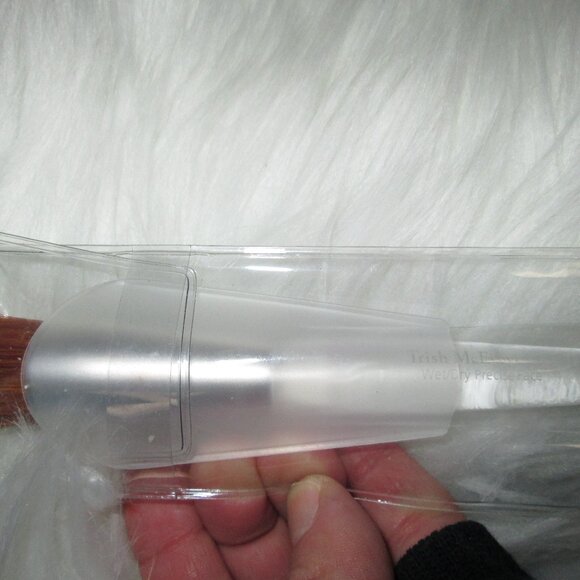 Trish McAvoy WET & DRY Face Brush For Dramatic or Daily looks Versatile & NEW - Picture 2 of 4